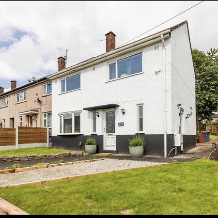 Come & Unwind In Charming 5 Bed House In Blackburn Blackburn  Bagian luar foto